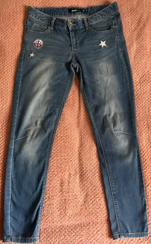 Calça Jeans Skinny com Bordado - Tamanho 38