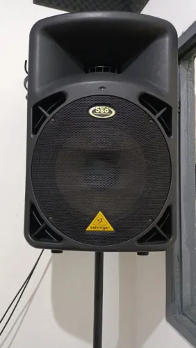 Caixa amplificada Behing 15