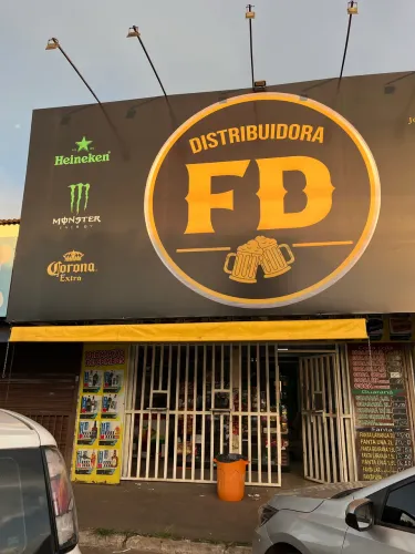 Vendo distribuidora montada com câmara fria 