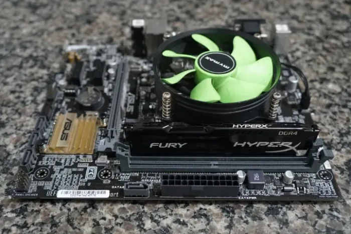 Placa mãe Asus H110m-a/m.2 Lga 1151 6ª Geração Processador i3 6100 3.70Ghz com 4Gb DDR4