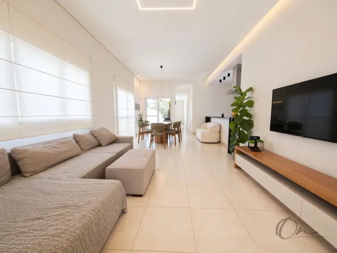 Casa em condomínio com 3 suítes, piscina e espaço gourmet em Jardim Colibri, Cotia, São Pa