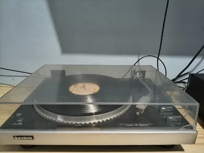 Toca Discos Gradiente DD-200Q