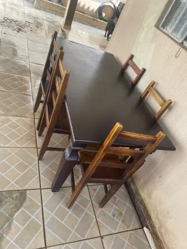 Mesa de 6 cadeiras de madeira pura