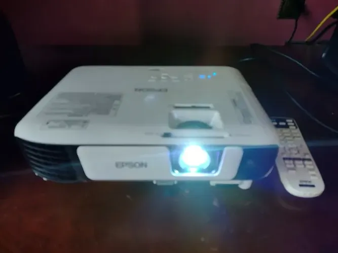 Projetor Epson Powerlite W42+ 3LCD-3600 lumens-HDMI, USB e Conectividade Wireless- super n