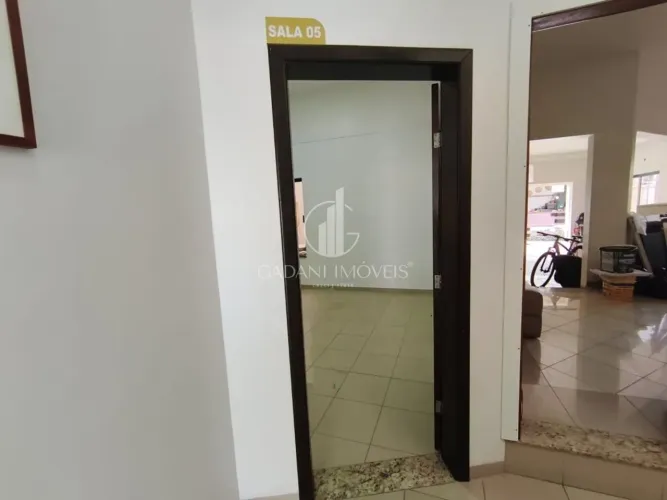 SALA COMERCIAL DE 16M² PARA LOCAÇÃO POR R$ 1.600,00 NO SETOR COMERCIAL EM SINOP/MT - GADAN