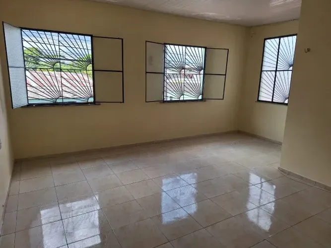 Aluga-se casa no bairro da Raiz ( próximo à feira)