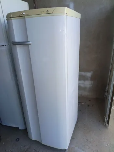 Vendo geladeira Electrolux 300 litros degelo prático funcionando funcionando bem