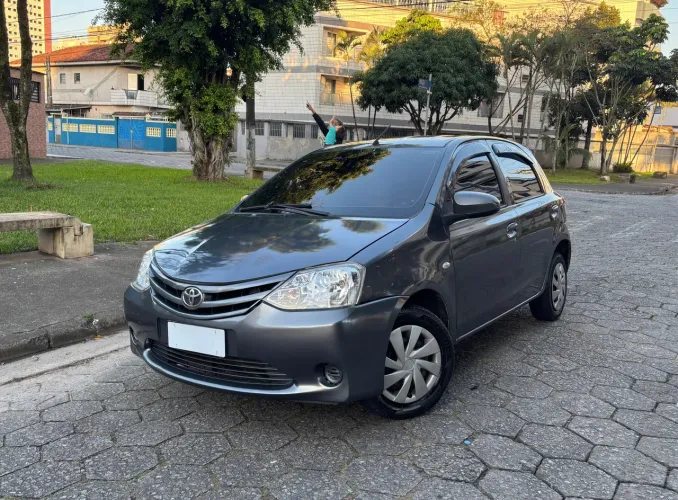 Toyota Etios X 1.3 Flex 16V 5P Mec. 2014