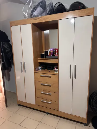 Guarda roupa de solteiro 