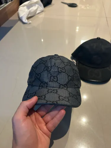 bone gucci cinza e preto