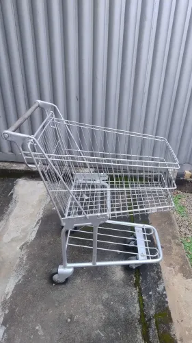 Atenção ? carrinho de compras semi novo. 