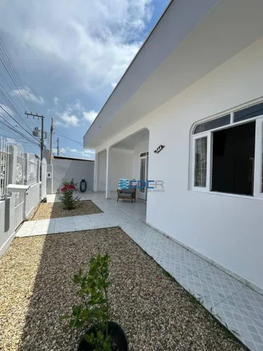 Casa com piscina e 3 dormitórios sendo 2 suítes à venda, 150 m² por R$ 1.100.000 - São Vic