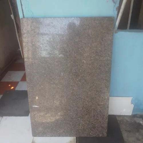 Vendo pedra de mármore 1,20 de cumpr. e 80 cmt de largura.