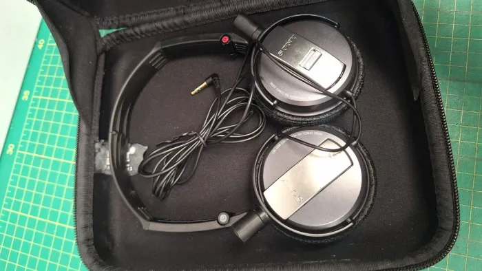 fone de ouvido Sony MDR-NC7 lançado nos anos 2000