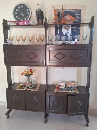 Armário sucupira antigo