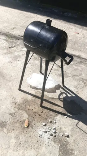 Churrasqueira bafinho com pé