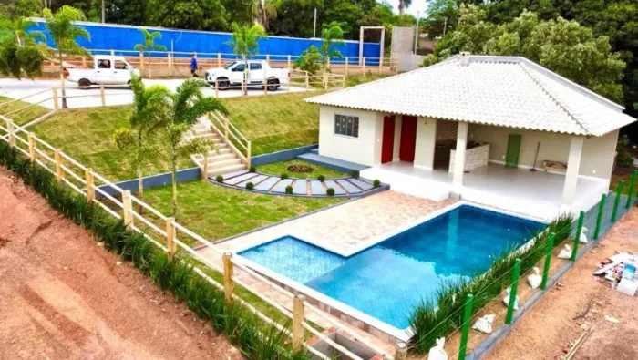 Chácara 1.000m², Casa de Lazer, Piscina, Jardinagem, Asfaltado, 1 Suíte, Linda, Aragoiânia
