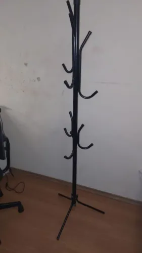 Mancebo de metal preto