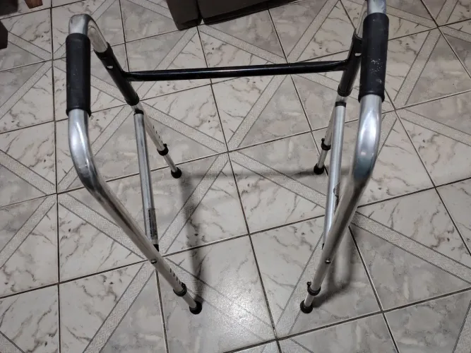 Andador para pessoa idosa poder andar melhor