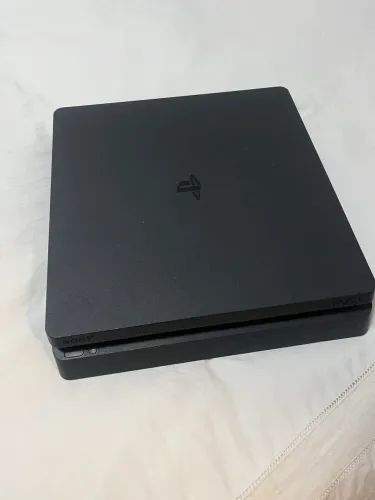 Playstation 4 Slim 500gb com 2 controles