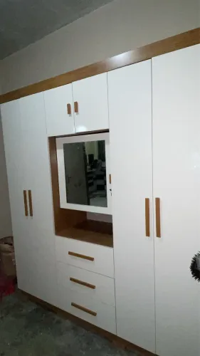 Vendo esse guarda-roupa pouco tempo de uso