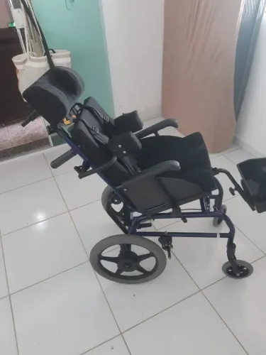 Venda cadeira de rodas infantil