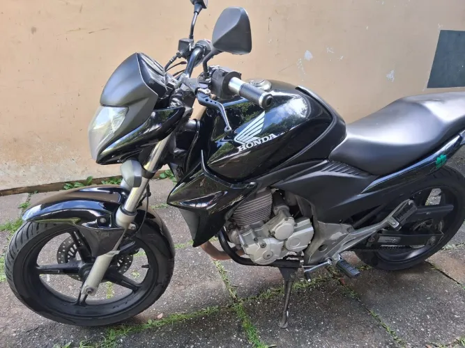Cb 300R - Troca por carro de maior valor