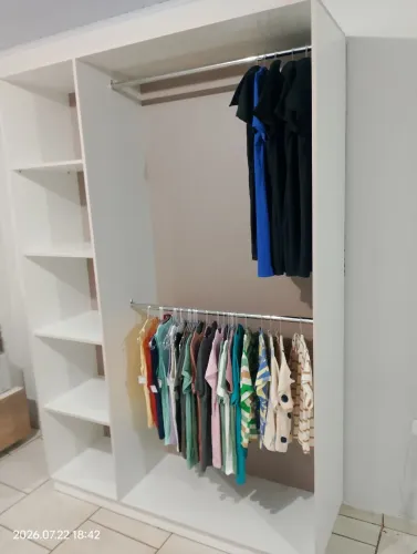 Armário para loja com colméia 