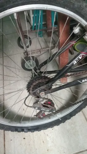 Bicicleta aro 26 com marcha sem roda dianteiras