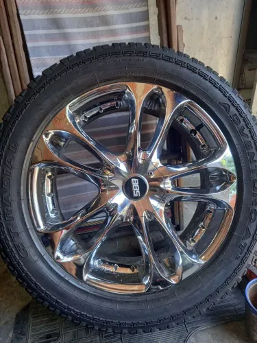 Rodas aro 20 para camionetes BBS com pneus em ótimo estado 