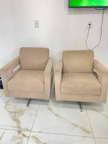 Duas poltronas giratórias (suede)