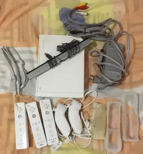Nintendo Wii - Kit Completaço (Rock Band, Esportes e Balance Fit)