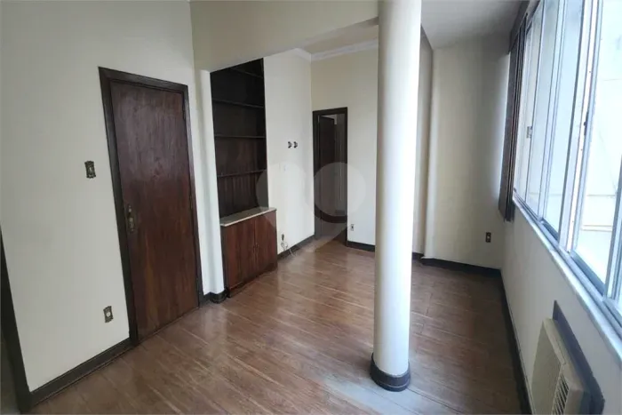 Apartamento à venda com 2 suítes no condomínio Edifício Rita Clara, Rio de Janeiro - RJ