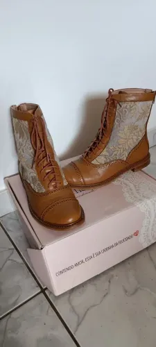 Bota Baronesa Lolita Pimenta