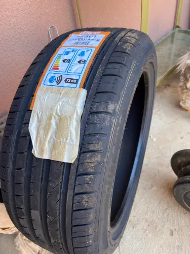 Pneu Aro 17 225/45