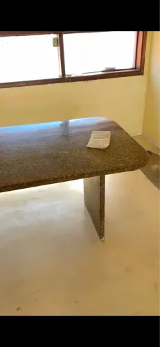 Mesa de trabalho em granito 