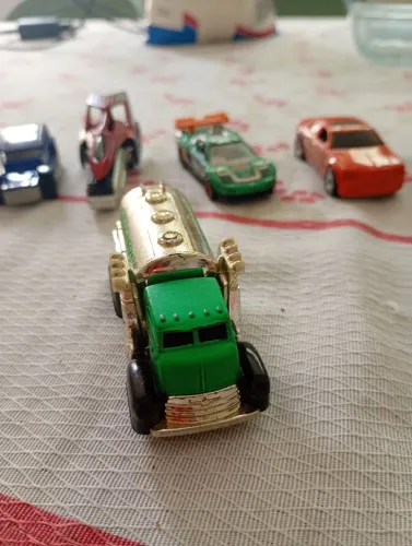 Carrinho hotewels antigo usado quase nenhuma marca de uso