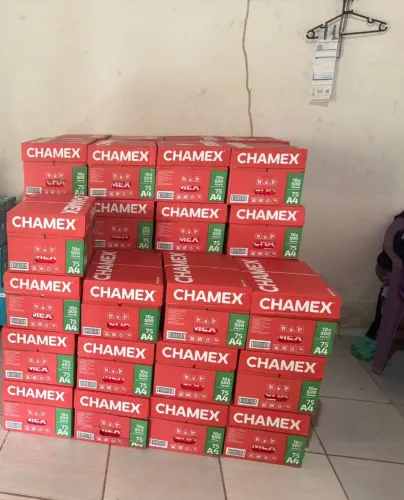 Caixa de papel A4 CHAMEX, com 10 resmas