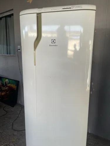 Geladeira Electrolux sistema frostfree 220v