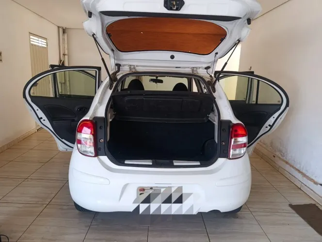 Nissan March S 1.0 16V Flex Fuel 5P 2013