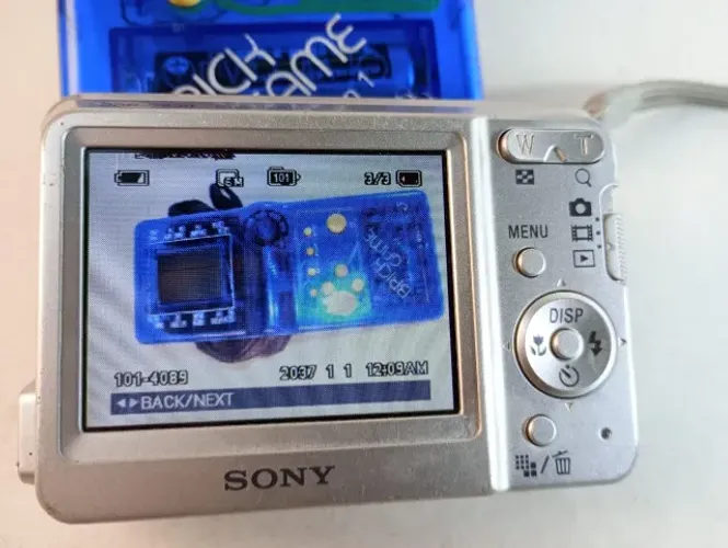 câmera digital sony cyber-shot dsc-s930 prata 4gb