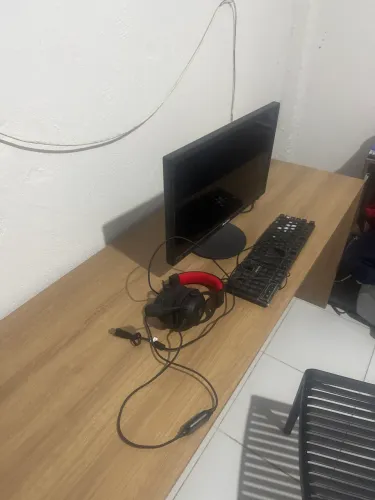VENDO MESA MONITOR TECLADO FONE READRAGOM