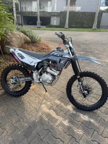 CRF 230 - Impecável, pronta para acelerar!