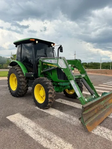 TRATOR AGRÍCOLA 