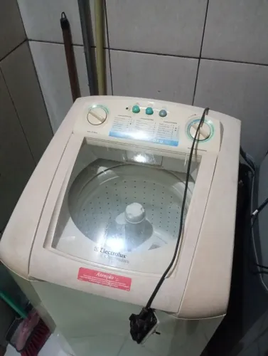 Máquina de lavar 7.5 Kg Eletrolux estragada