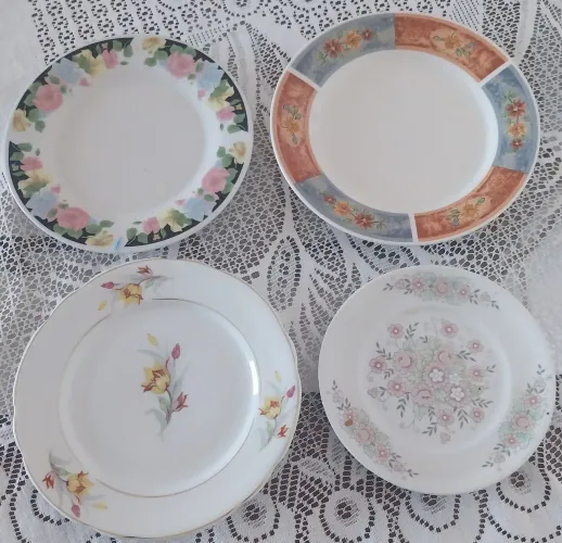 Lote Pratos de Porcelana