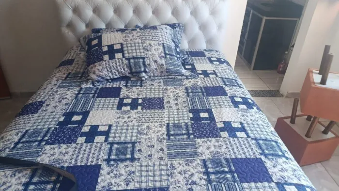 Vendo cama box de casal completa, com colchão e cabeceira.<br>