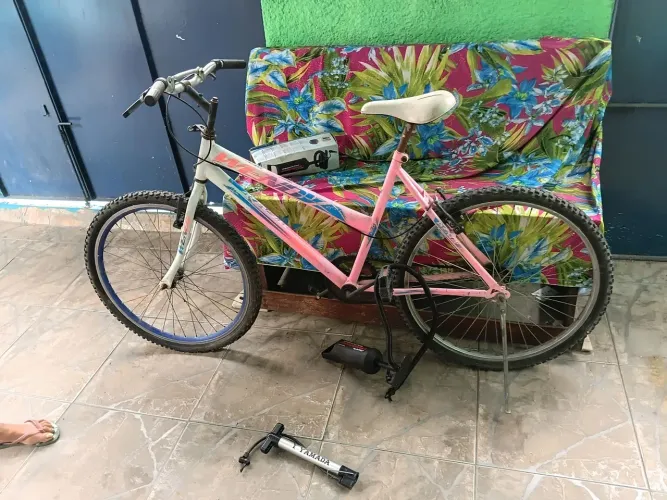 Bicicleta semi nova 