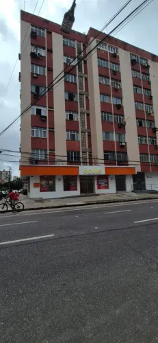 Alugo Apto no Ed. Mundurucus esquina com Alcindo Cacela .