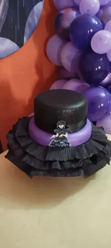 Bolo fake da Wandinha